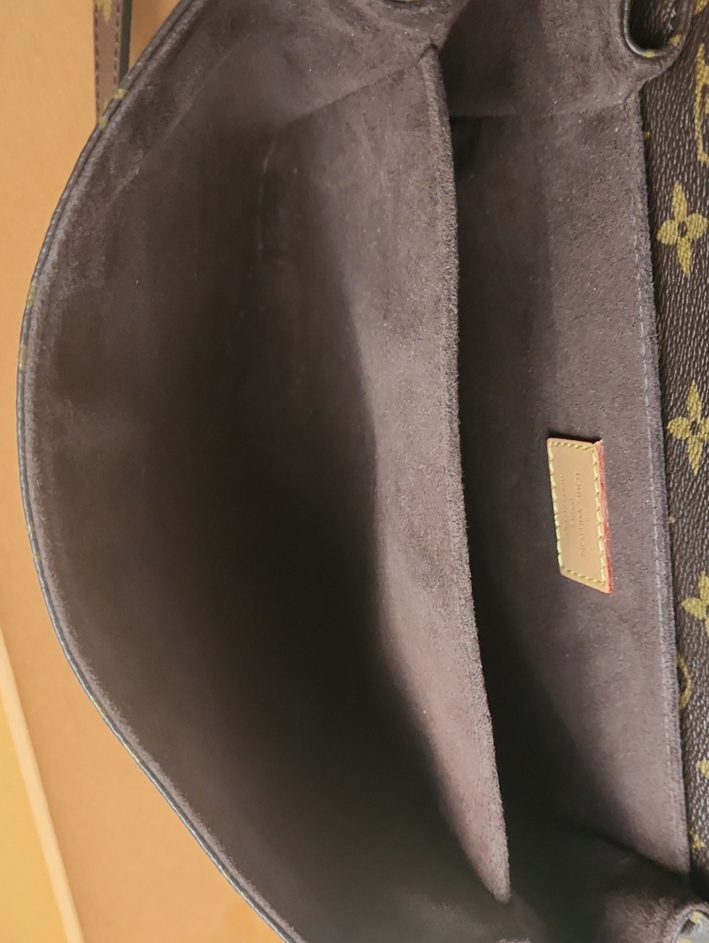 Louis Vuitton Monogram Canvas Pochette Metis in Brown with Gold Hardware - Picture 17 of 17